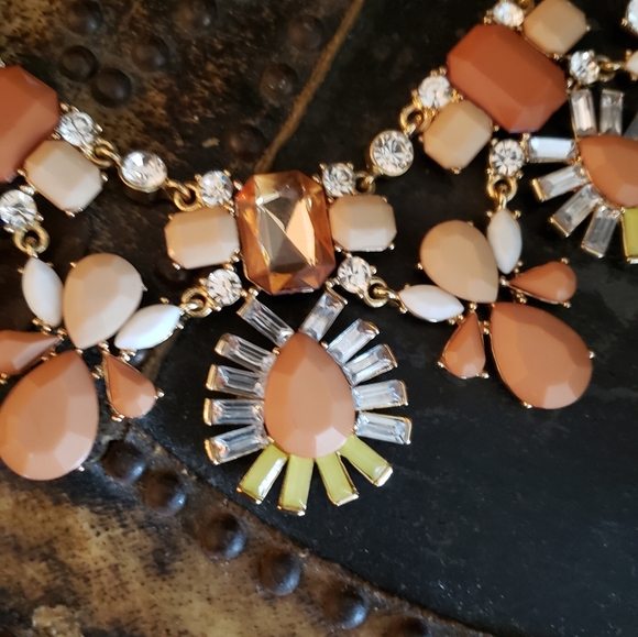 Fabulous Statement Piece Necklace - Picture 3 of 8